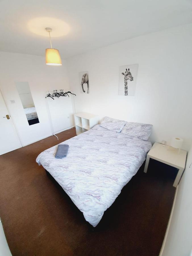 2 Bedroom Rayleigh Apartment Dış mekan fotoğraf